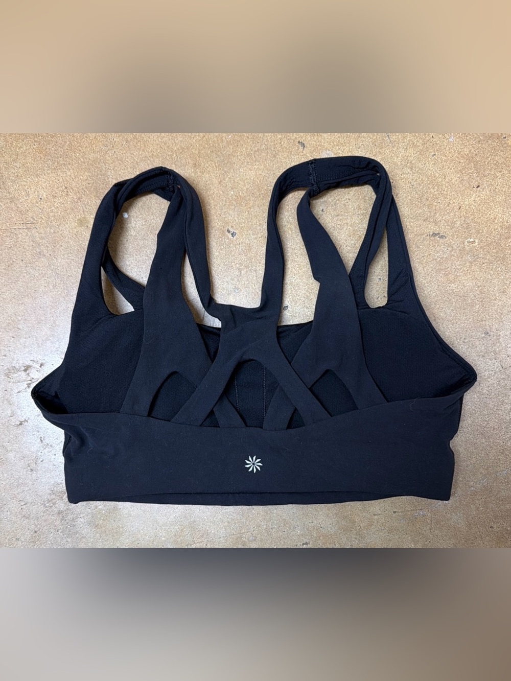 Athleta Women’s Strappy Back Keyhole Black Run Sports Bra Size Medium Pads